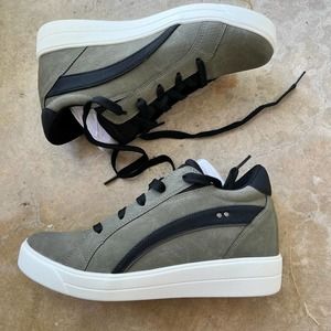 RYKA Viv Leather Lace Up Sneakers Animal Accent Vetiver 9